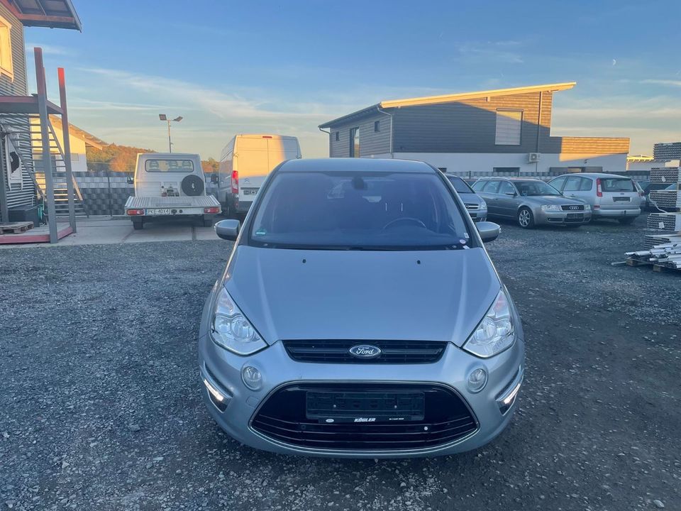 Ford S-Max Titanium in Hungen