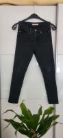 Jeans/ Shaping Skinny Jeans grau schwarz Levis W26 Nordrhein-Westfalen - Wermelskirchen Vorschau