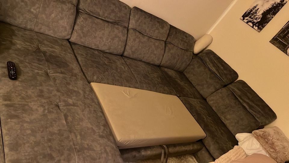 Große Couch mit Schlaffunktion in Zielitz