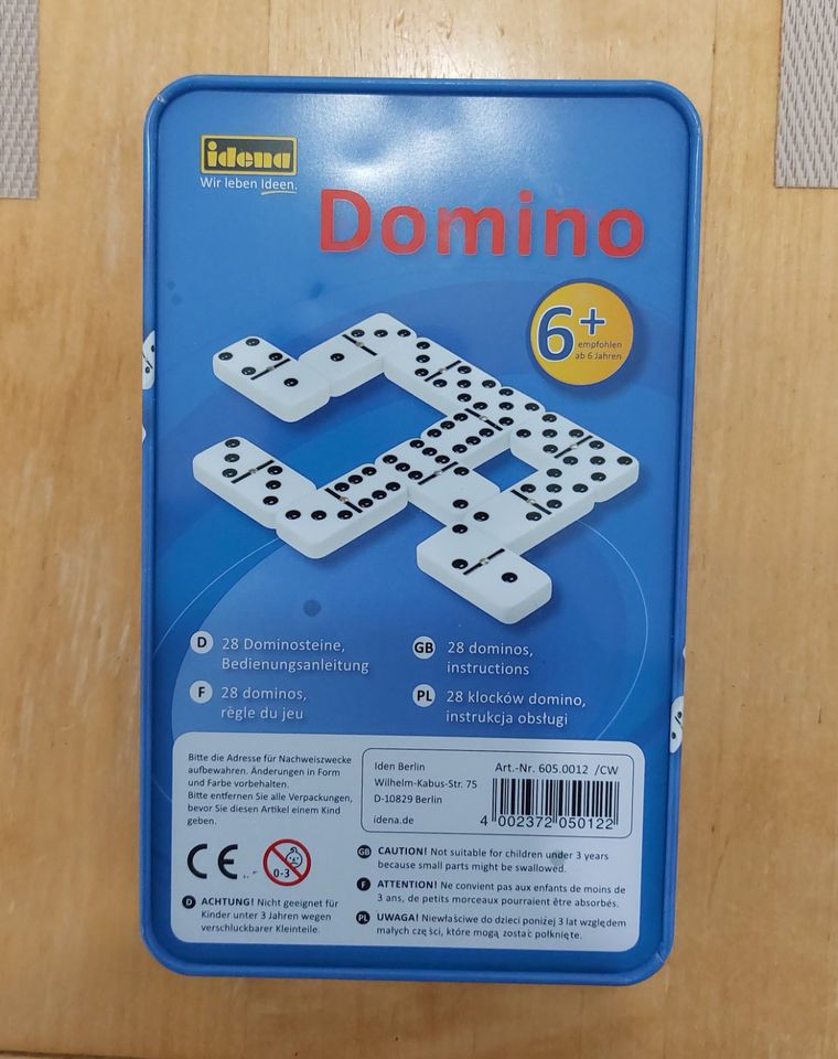 Dominos Spiel Set in Berlin