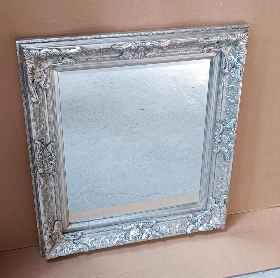 NEU Baron Wandspiegel, Barock-Silber, 70x80 cm Glasspiegel in Rahden