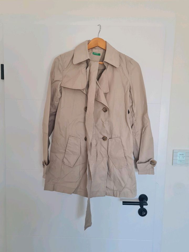 Benetton Trenchcoat beige Gr. 42, wie neu in Delmenhorst