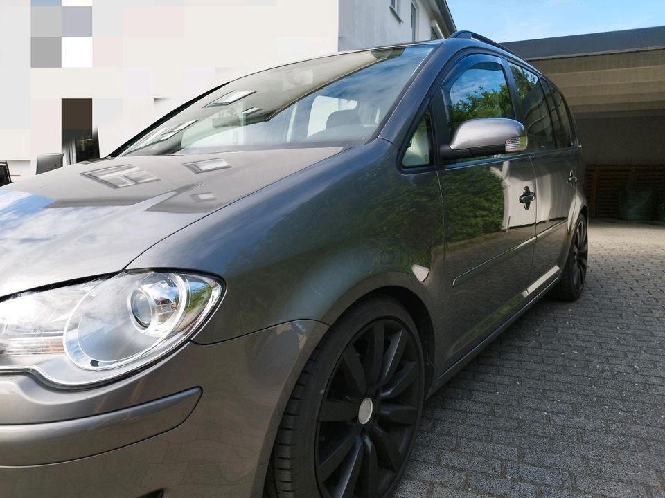 VW Touran 1,4tsi DSG, Gewindefahrwerk, 8-fach bereift in Ingersheim