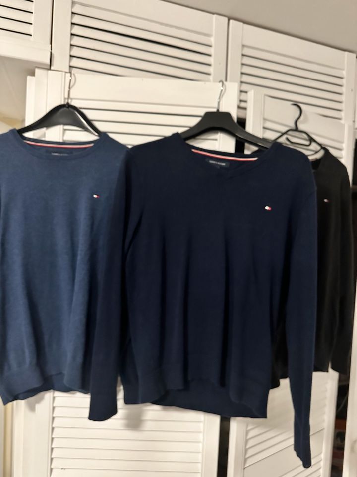 Tommy Hilfiger Pullover Original Herren V Neck hellblau in Moringen