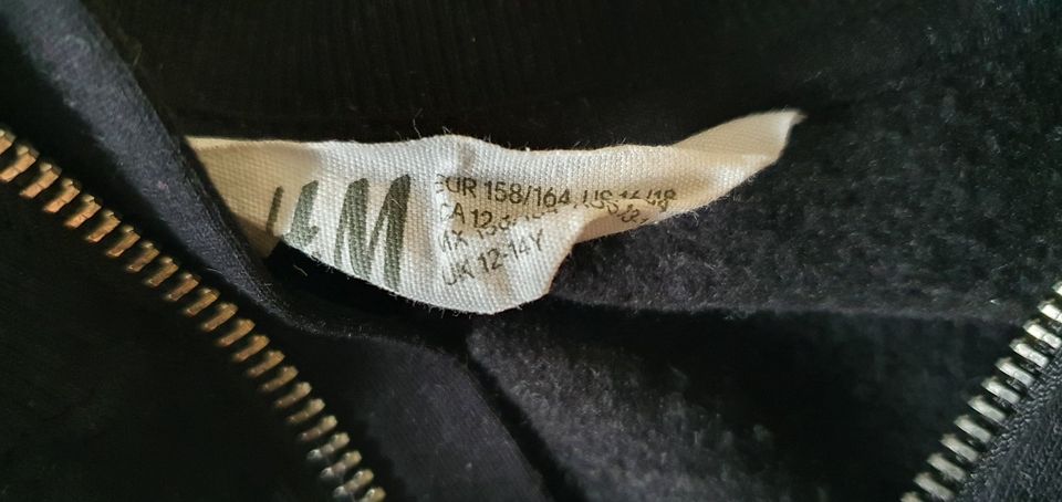 Kurz-Pullover schwarz/weiß Gr. 158/164 H&M Mädchen in Lügde