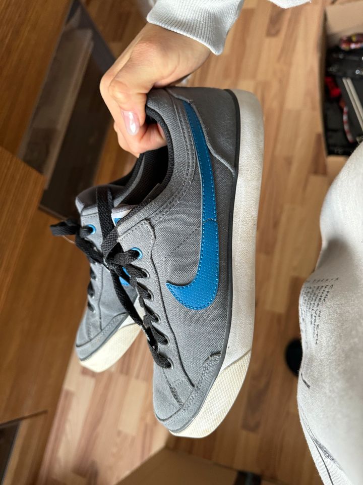 Nike Schuhe grau 39 Skaterschuh in Bad Sassendorf