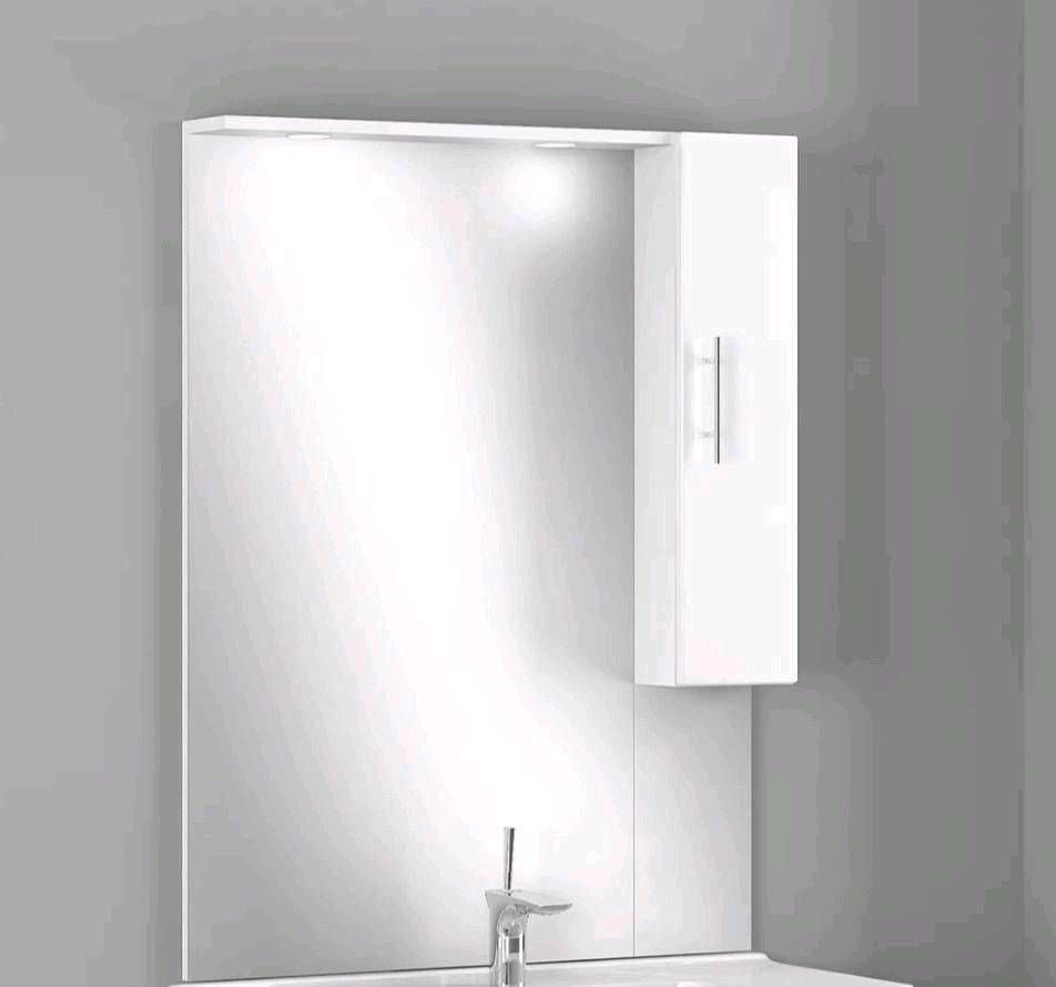 NUR Spiegelschrank mit Licht und Steckdose in Grünheide (Mark)