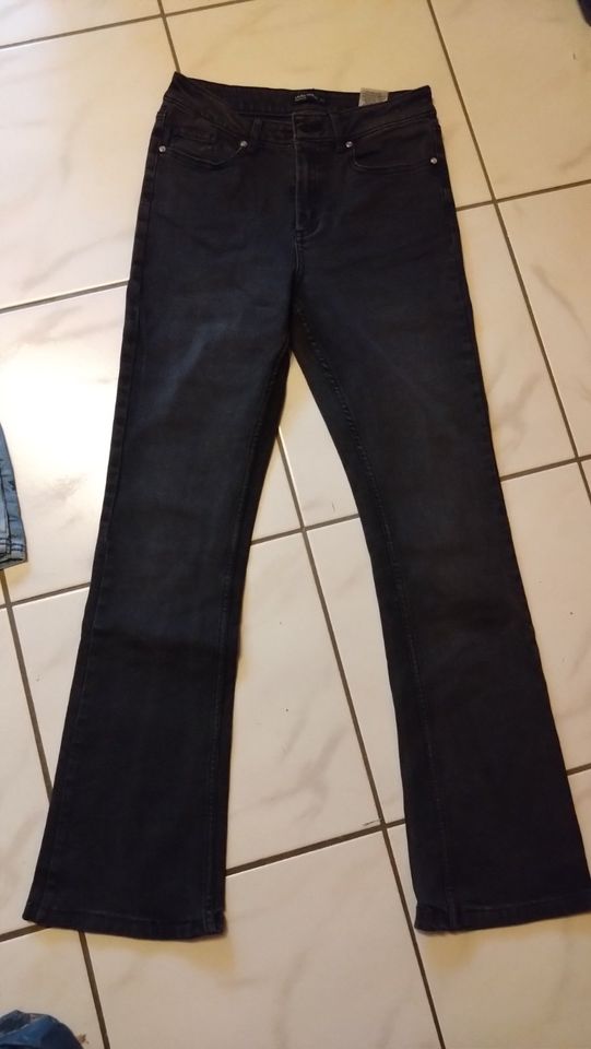 Jeans Bootcut schwarz in Gr. XS, neuwertig, Laura Torelli in Gefrees