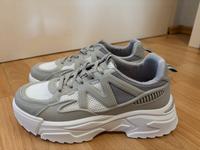 Weiß/Graue Sneaker, 38, Top! Essen-West - Holsterhausen Vorschau