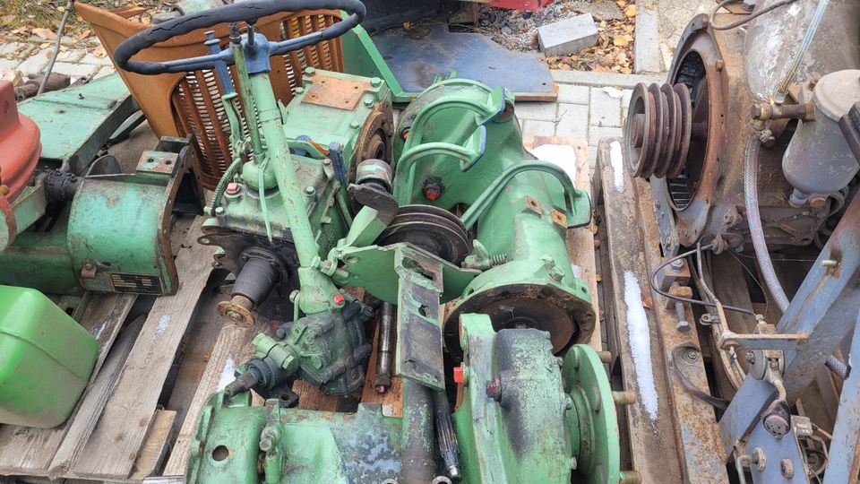 Wahl Haube und Teile für einen Oldtimer Traktor in Gondershausen