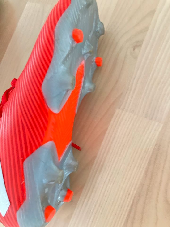 Fußballschuhe Adidas Kunstrasen und Rasen in Meerbusch