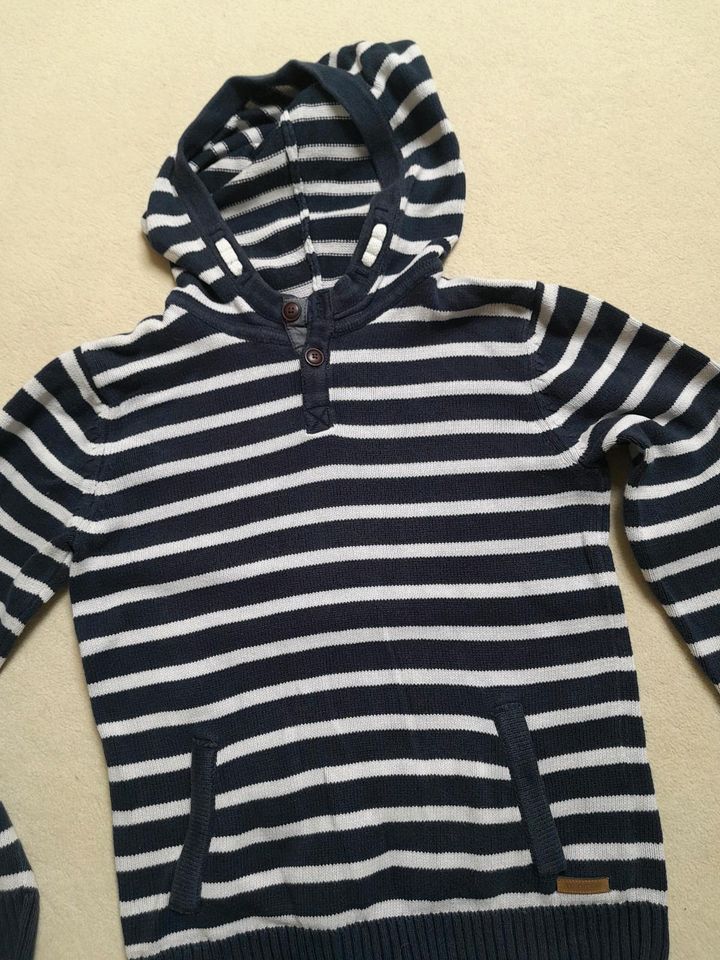 Hoodie, Pullover,  Gr 134/140 in Ihlow