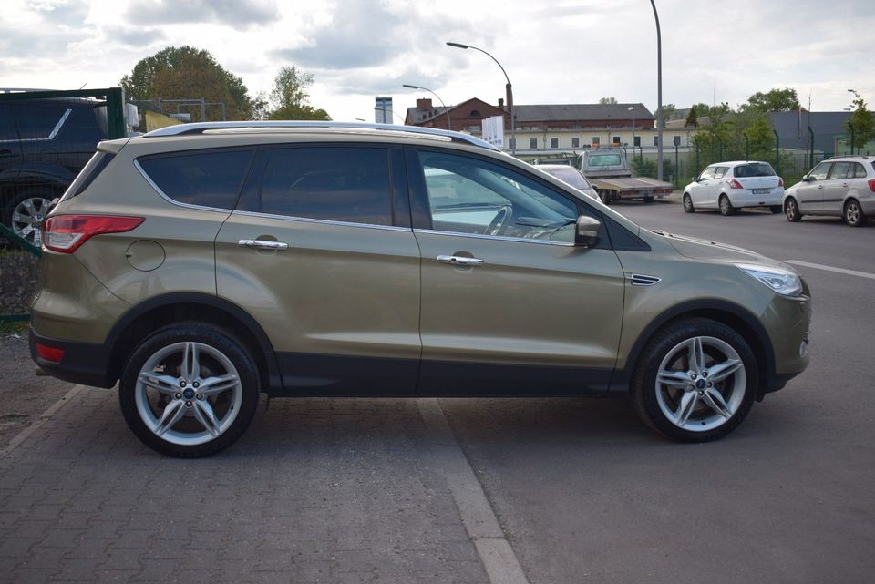 Ford Kuga Titanium 4WD AUTOMATIK VOLLAUSSTATTUNG in Berlin