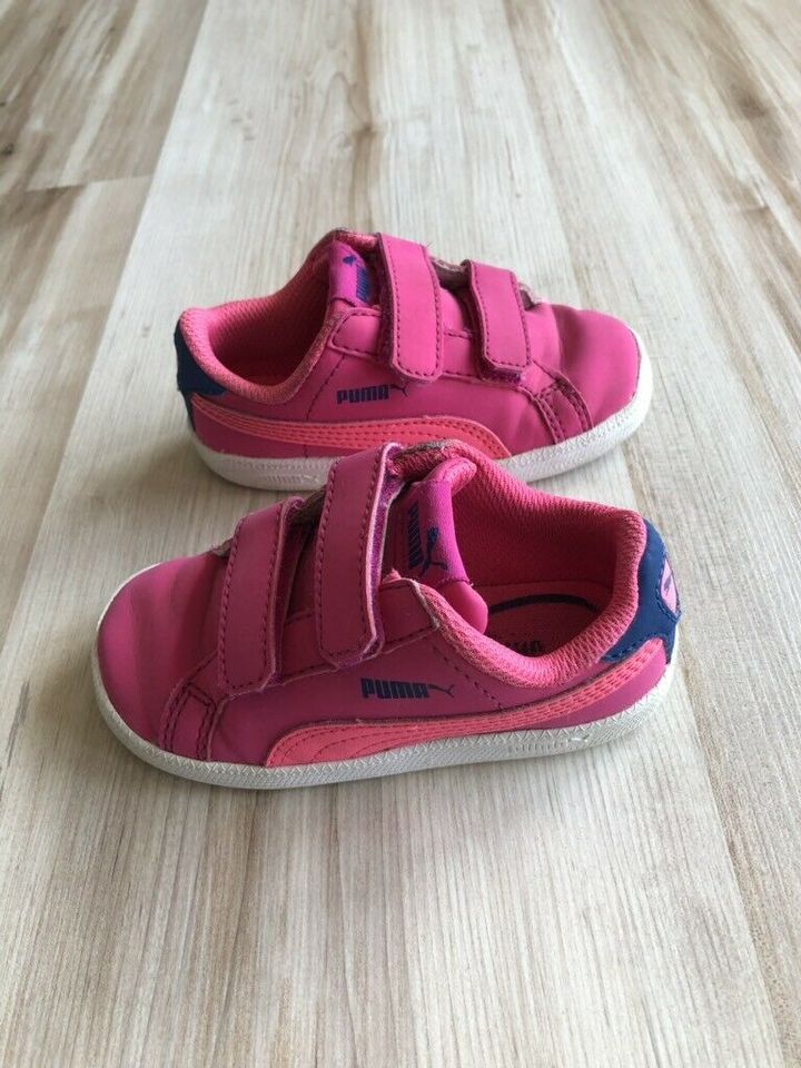 schöne Puma Schuhe / Turnschuhe für Mädchen in Größe 22 in Riesa