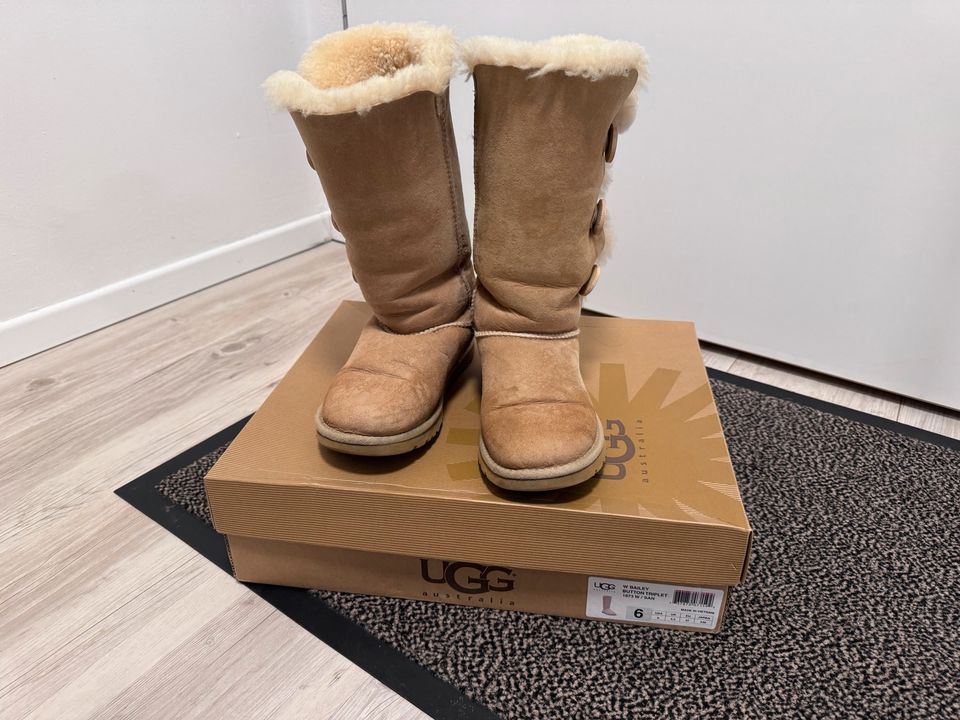 Bailey Button triplet UGG Boots in Ingolstadt