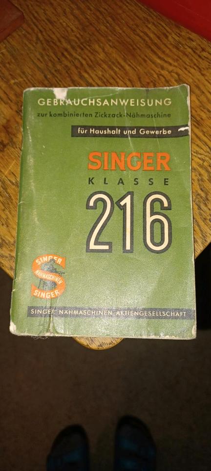 Alte Singer Nähmaschine 216 G mit Beschreibung und Schrank in Regen