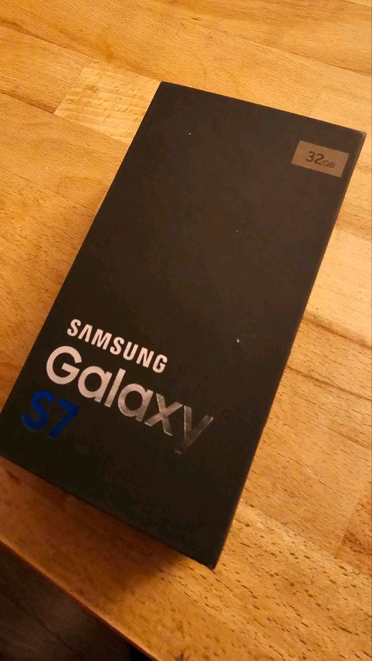 Samsung Galaxy S7 32GB Smartphone DEFEKT in Leipzig