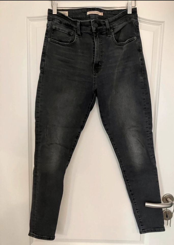 Levi’s Jeans 721 High Rise Skinny schwarz grau M in Gießen