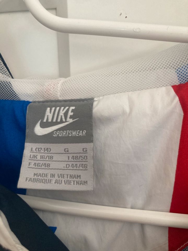 Nike Air Jacke Größe L in München