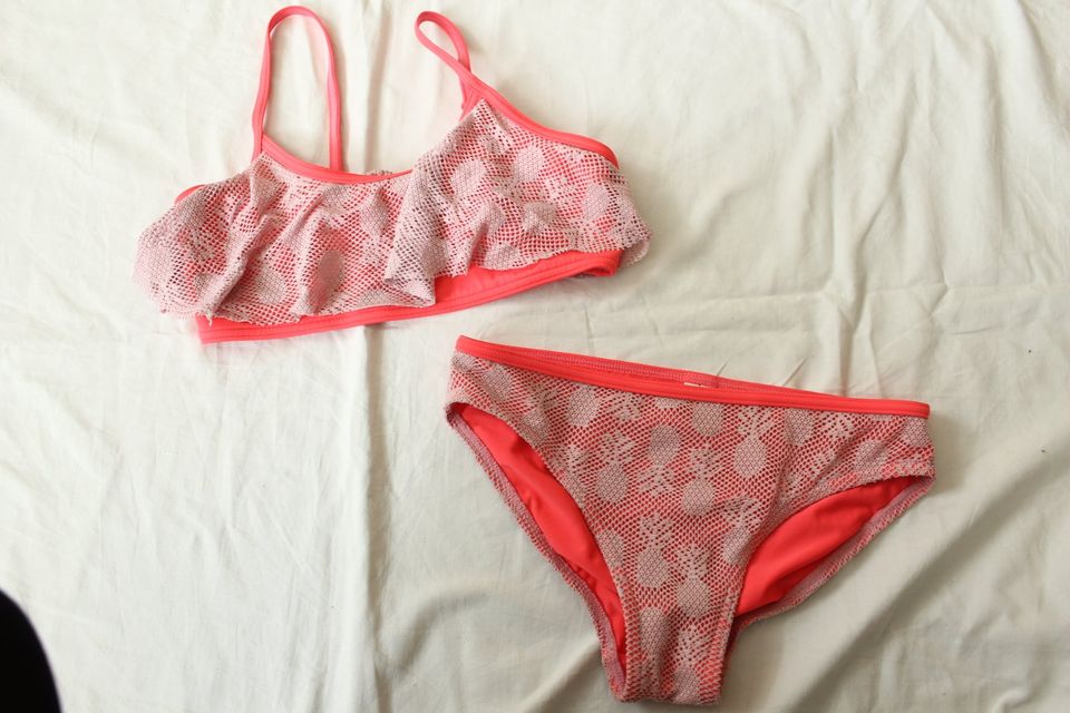 C&A Bikini 134/140 neon-pink Häkel Spitze rosa Bade-anzug Schwimm in München