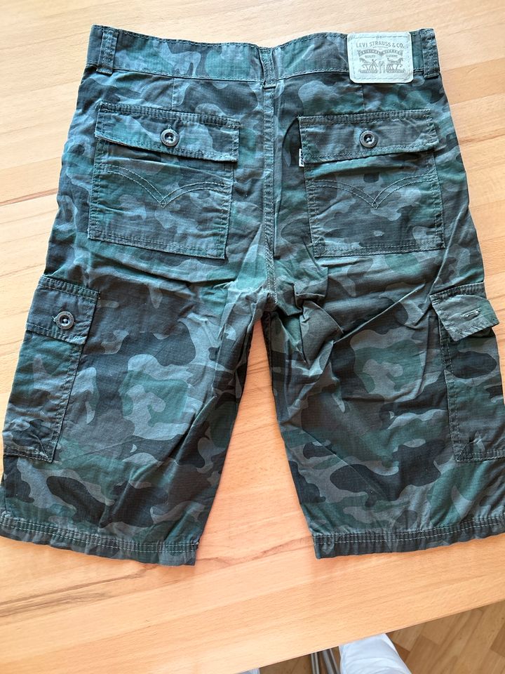 Levi’s Cargo Shorts REG 16W28 neu in Ratingen