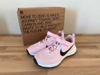 Rosa Sneaker Turnschuhe Revolution 6 Nike Gr. 32 Neu!!!! Hessen - Hünstetten Vorschau