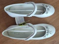 Primigi  Leder-Spangenballerinas in Weiß  38 Berlin - Lichtenberg Vorschau