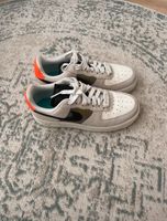 Nike Sneaker Turnschuhe Gr. 36,5 Hessen - Offenbach Vorschau