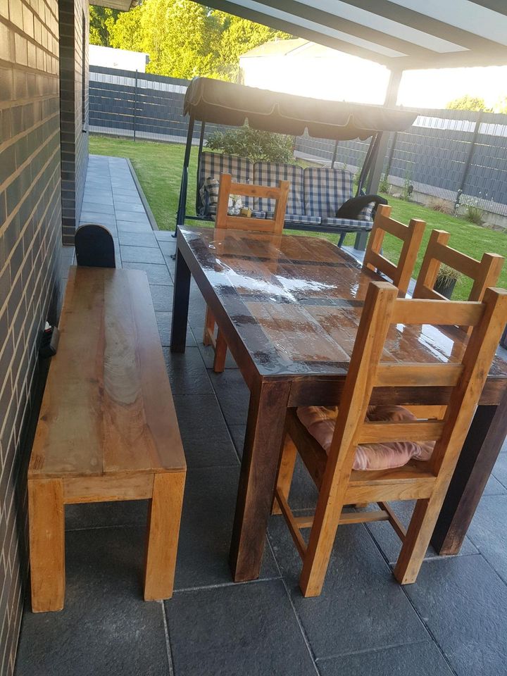 Tisch+4 Stühle+Bank zu verkaufen aus Holz in Lübbecke 