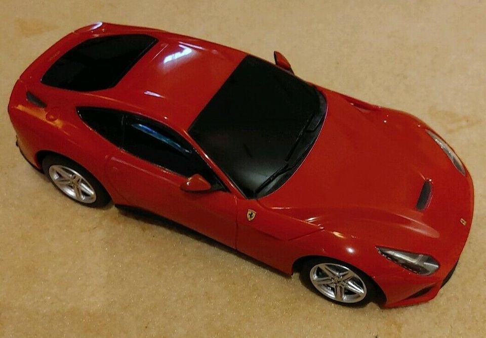 RC Spielzeug Ferrari in Hünstetten