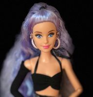 Barbie Extra Puppe mit lila Haaren und Outfit-Kleidung, Sammeln Niedersachsen - Algermissen Vorschau