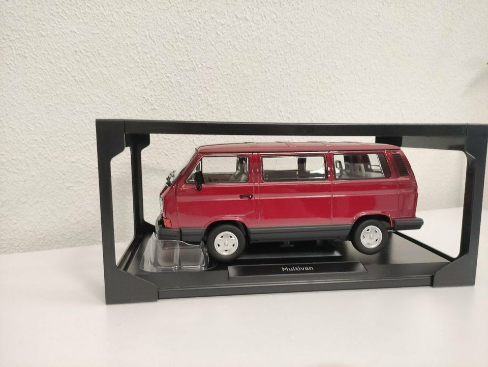 Modellauto T3 Multivan,1:18, Rot, 255099302 645 in Borna