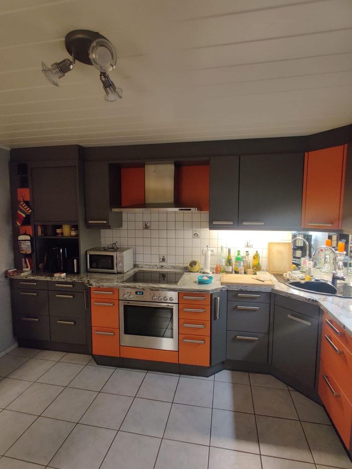 Küche mit Elektrogeräten in Wuppertal