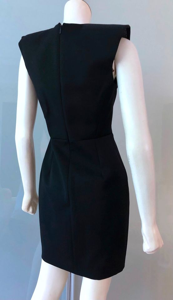 Saint Laurent Etui Kleid Schwarz V-Ausschnitt 34 XS Dress Black in Hamburg