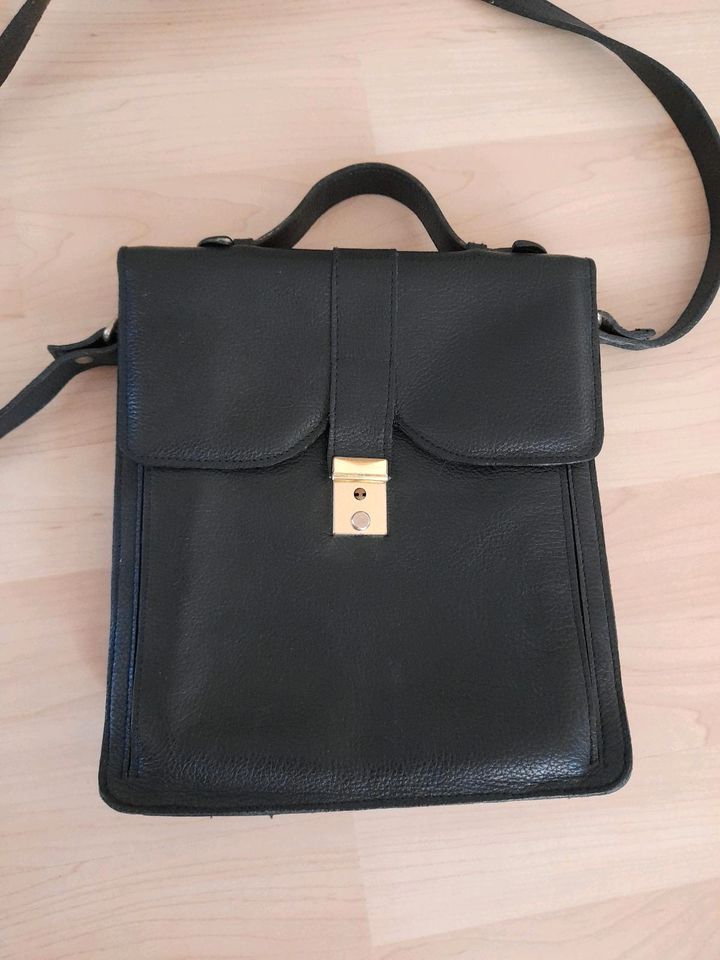 Herren Damen Leder Handtasche, schwarz in Grafenau