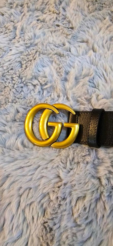 GUCCI Gürtel mit goldenen Detailas in Mannheim