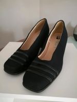 Schwarze Pumps Schuhe mit Dekor-Riemchen, Gr. 40 Kreis Pinneberg - Uetersen Vorschau