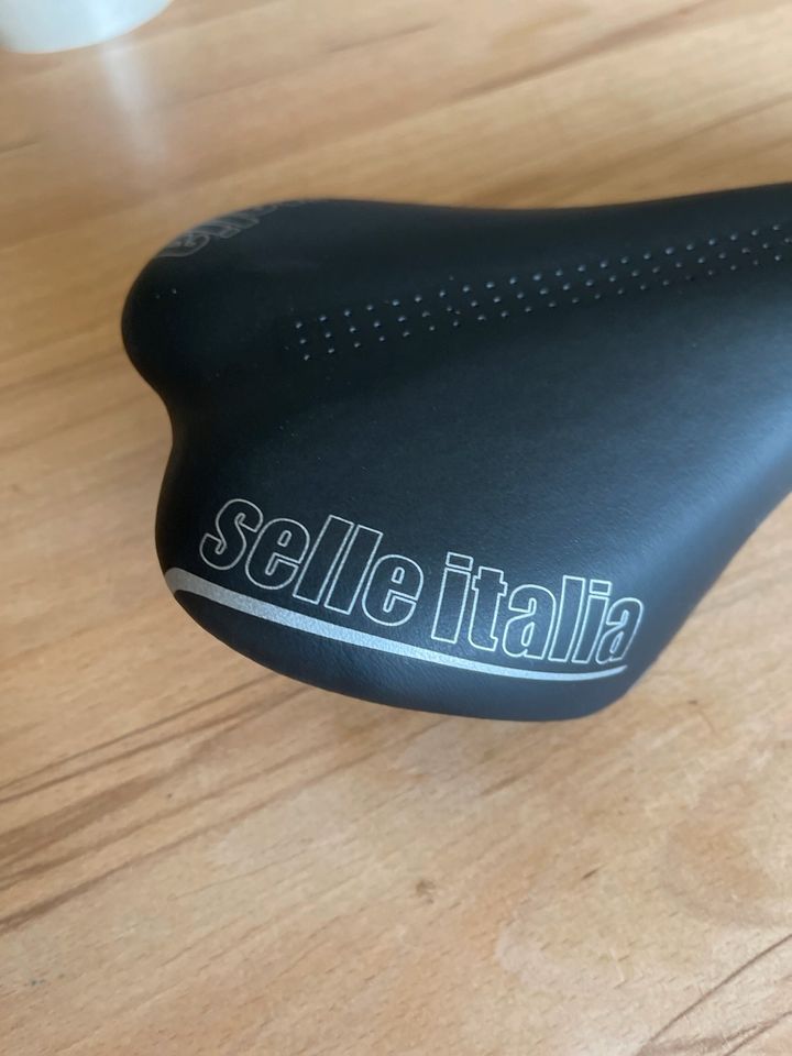 Selle Italia SLR TRI Sattel schwarz TT Tria Triathlon Rennrad in Offenbach