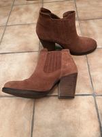 Levi’s Stiefeletten Gr. 38 aus braunem Wildleder Schleswig-Holstein - Neumünster Vorschau