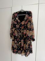 Kleid mit Blumenprint München - Trudering-Riem Vorschau