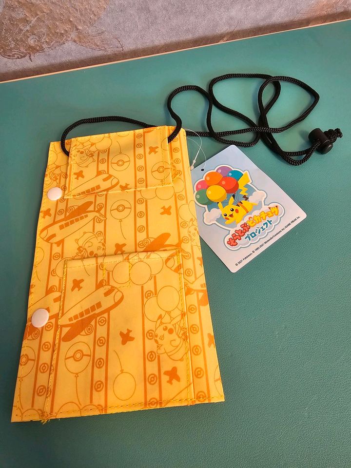 Pokemon Pikachu Reisemappe aus Japan in Neuendettelsau