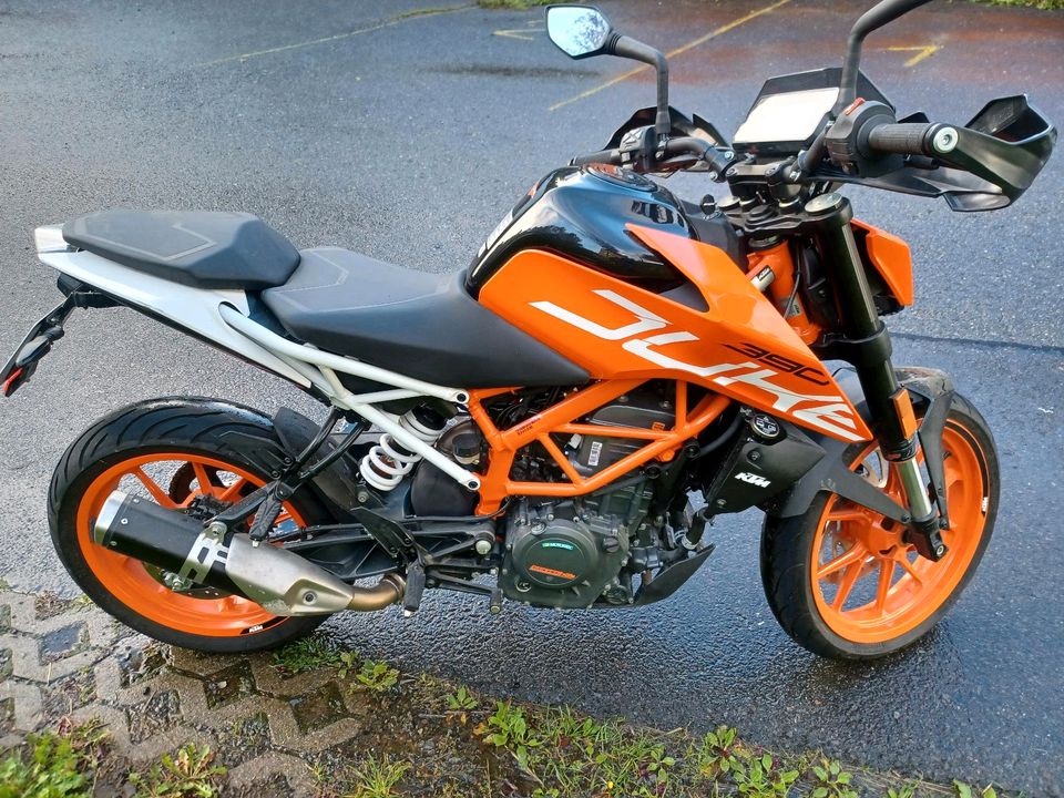 KTM Duke 390, neuwertiger Zustand, Tüv neu, A2 in Mulda