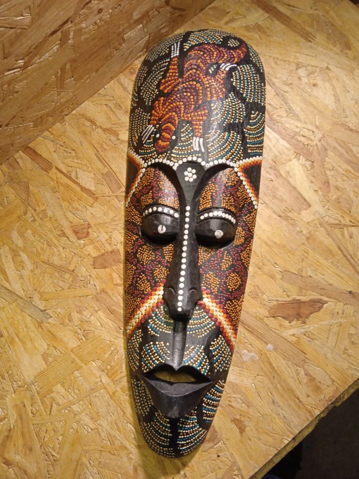 Afrikanische Maske aus Holz. in Schwedeneck