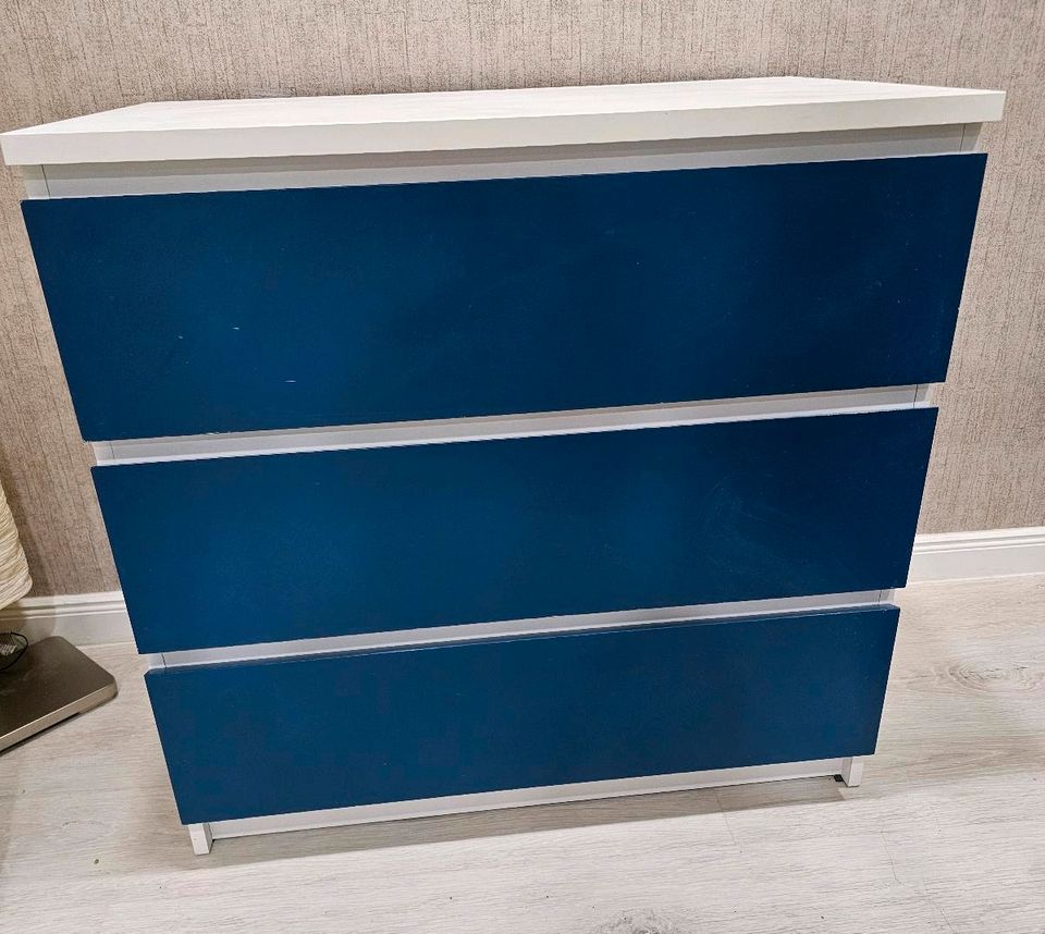 80x78 Malm kommode ikea weiß mit blauen schubfächern in Naunhof