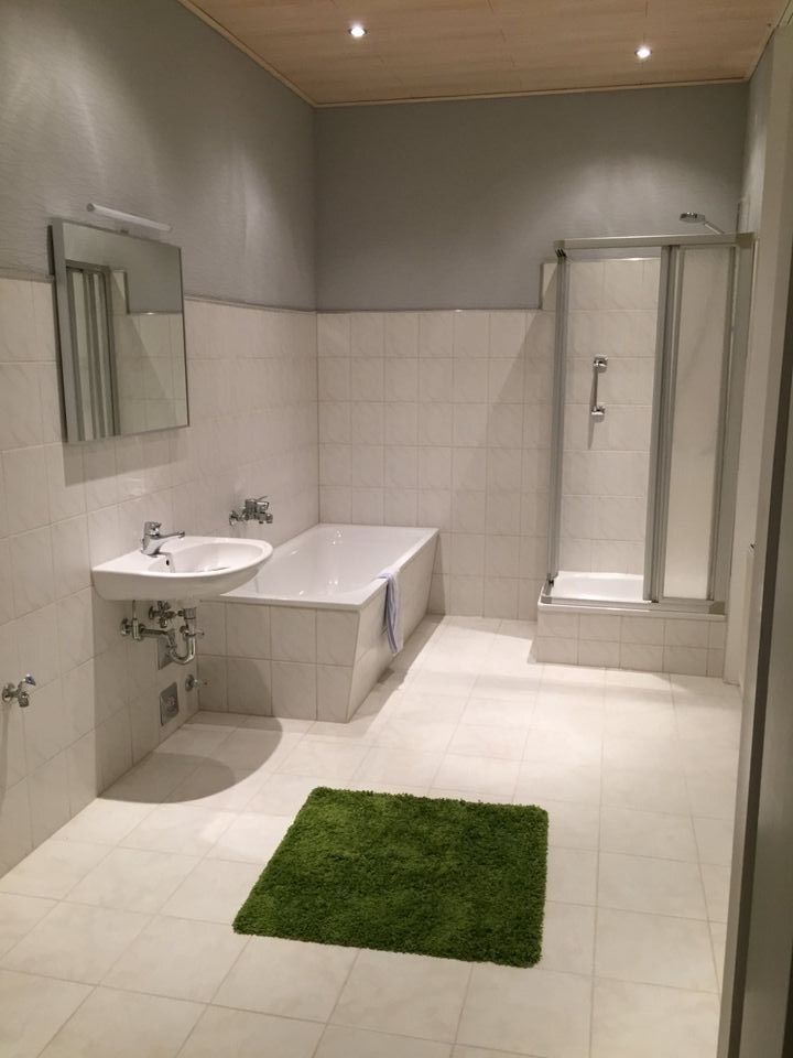 84 m² Altbau Wohnung Einbauküche,Dusche und Badewanne,Hochpaterre in Markneukirchen