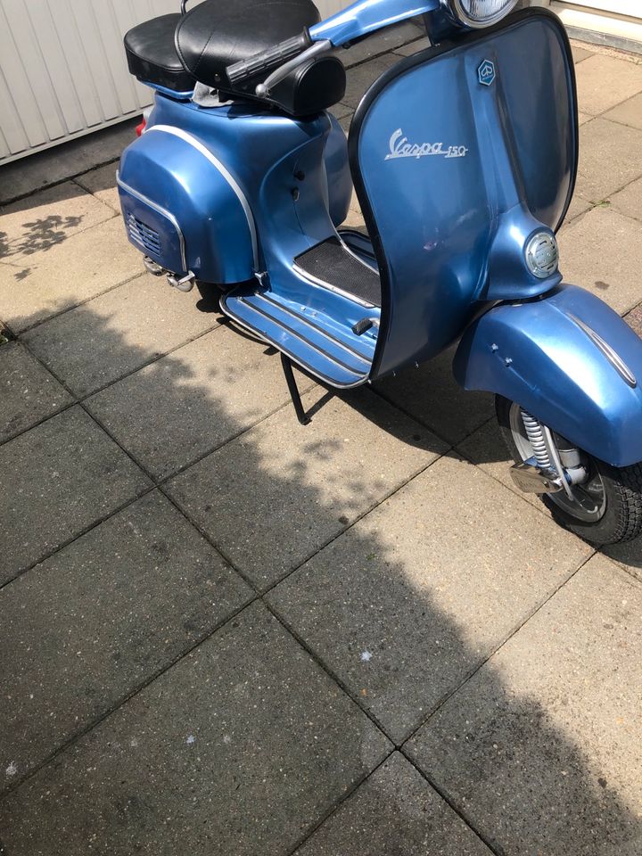 Oldtimer Vespa (VBC) in Bergheim