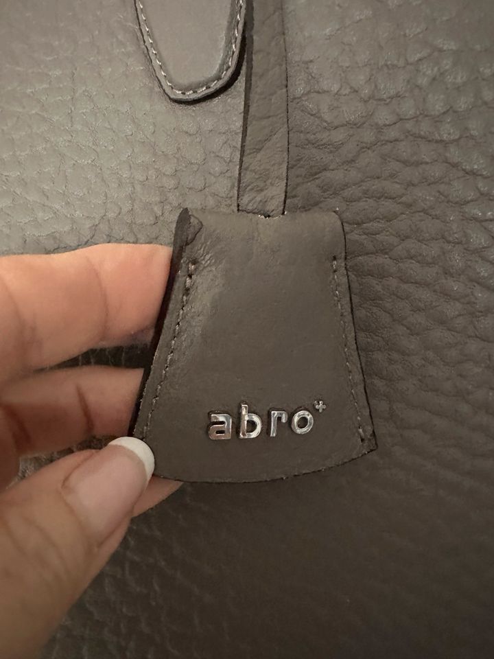 Bogner abro Ledertaschen Hobobag Neu in Essen