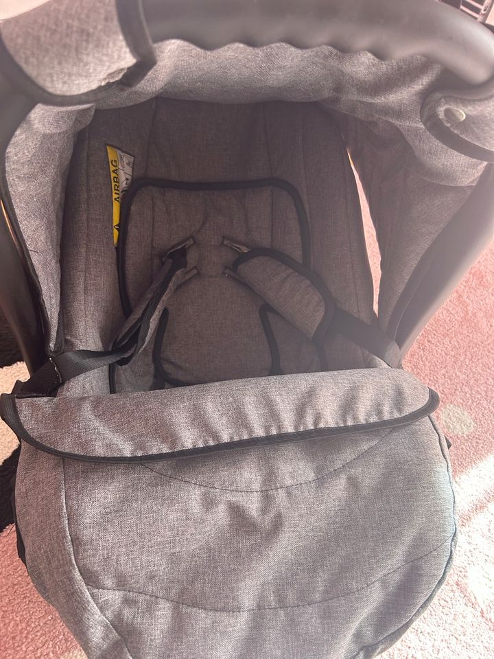 Babyschale + Wickeltasche in Sigmaringen