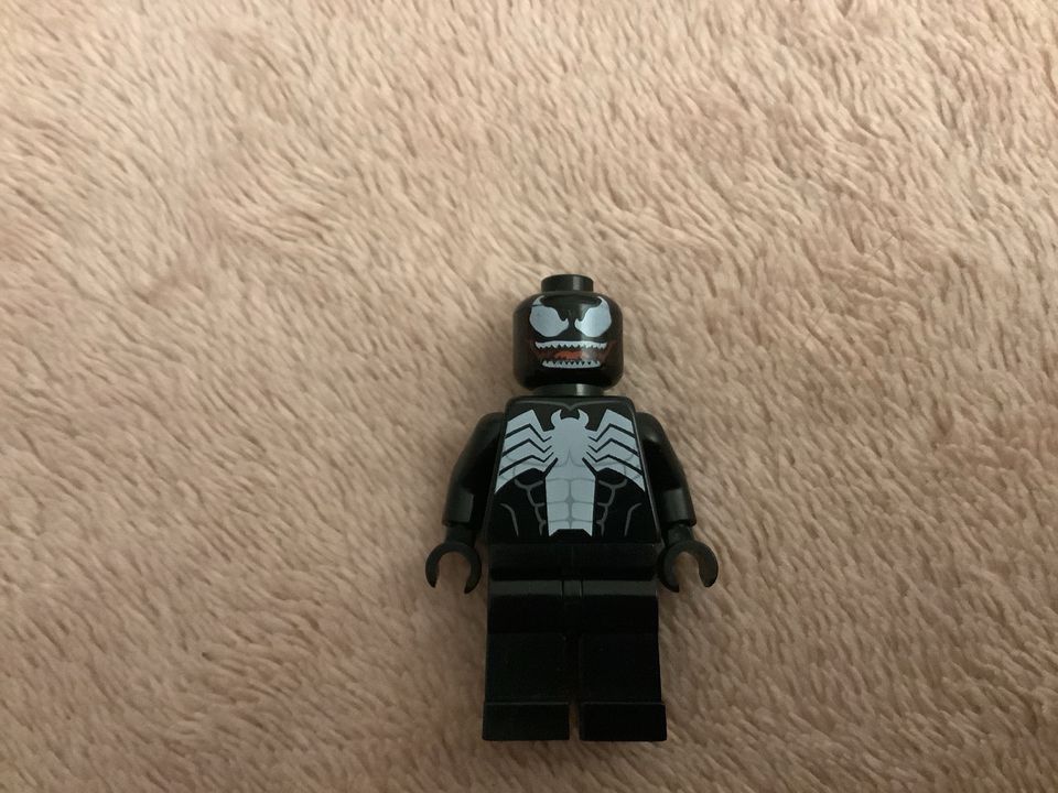 3 Originale Lego Marvel Figuren. Spider-Man, Venom, Iron-man in Gehrden