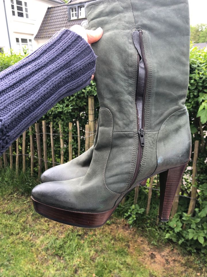 Hochwertige Stiefel Leder in Tannengrün in Essen